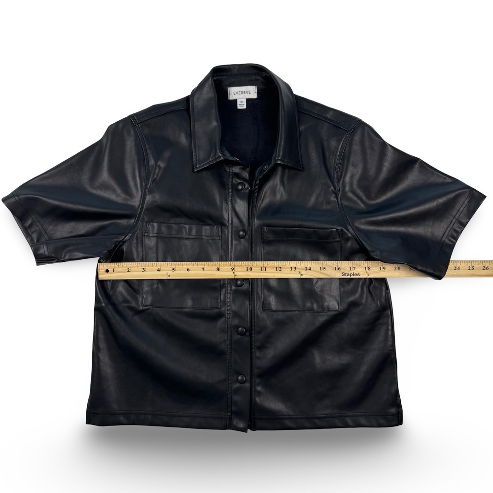 EVEREVE Cropped Black Faux Leather Short Sleeve Button Up Shirt Top Size M - Picture 4 of 8